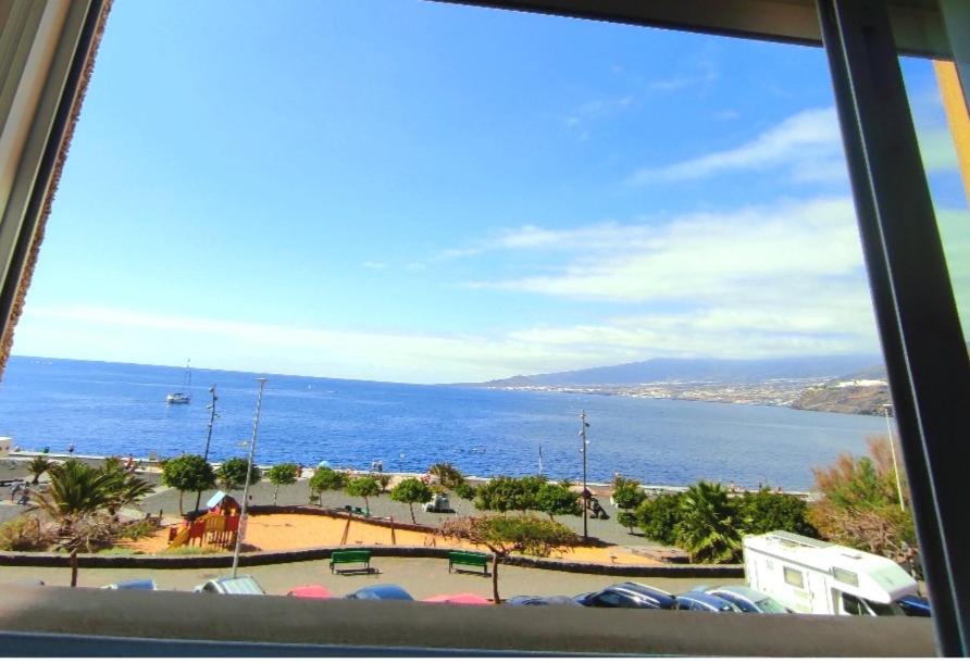 Primera línea de Playa con vistas al Mar y plaza de garaje photo 4