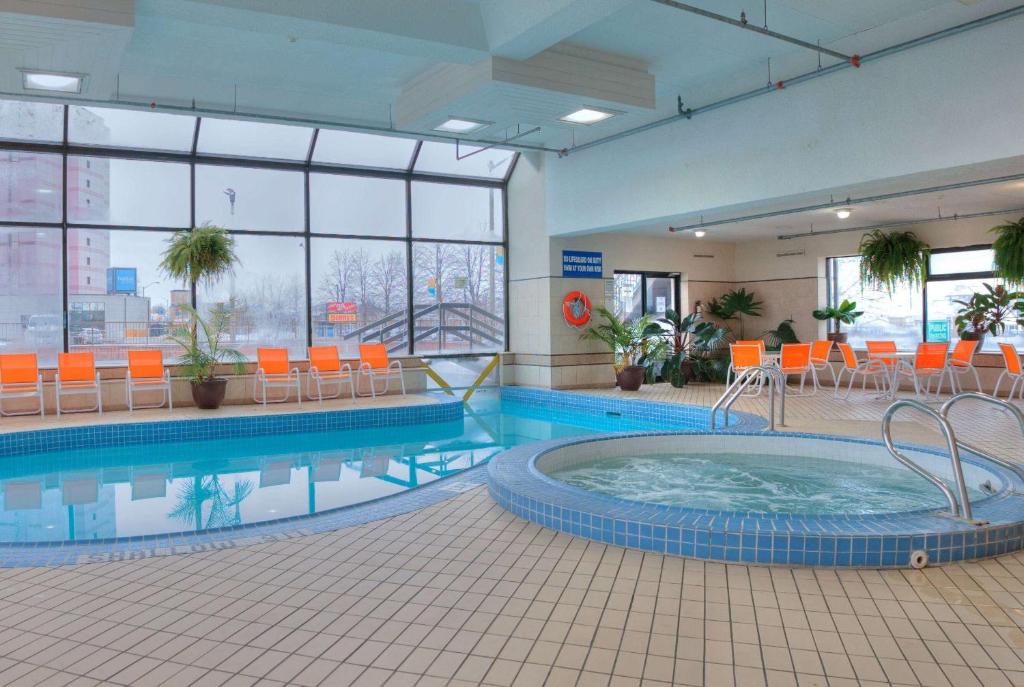 Howard Johnson Plaza by Wyndham by the Falls Niagara Falls photo 4