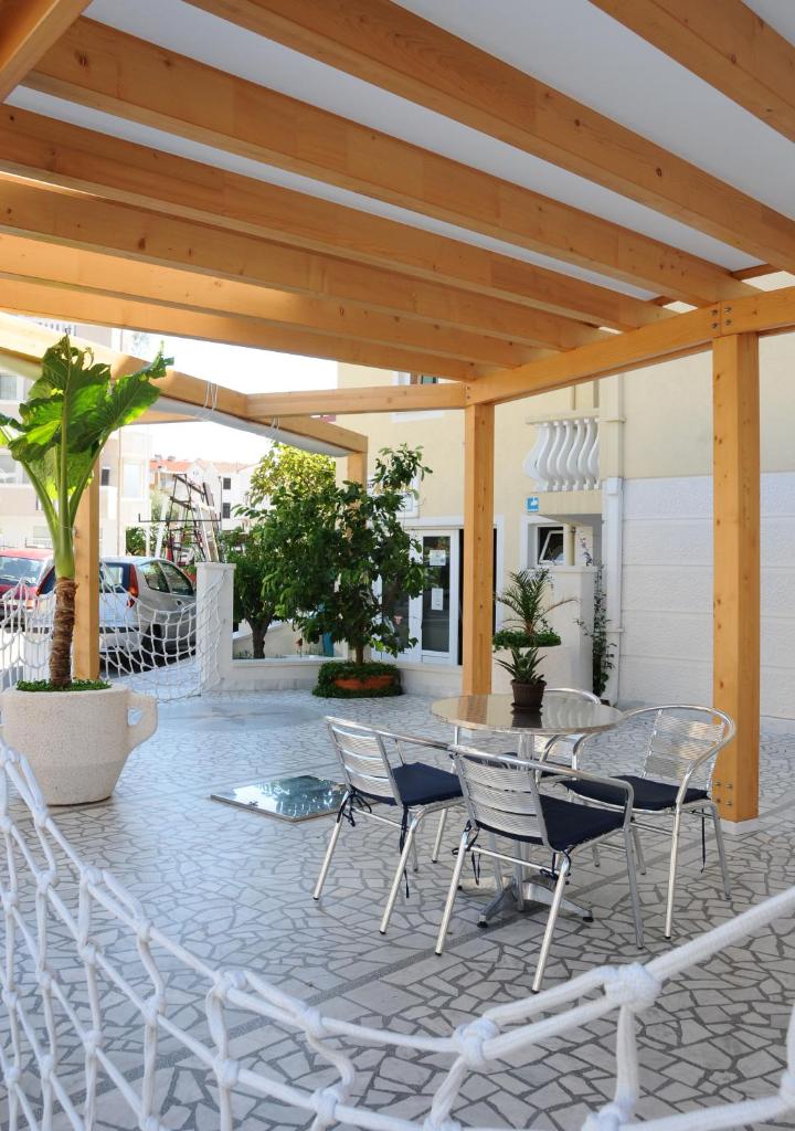 Двухместный (Двухместный номер «Комфорт» с 1 кроватью и балконом), Budva Inn Guest House