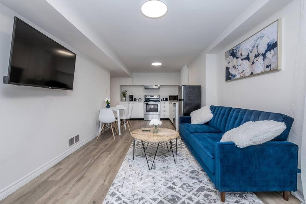 *Modern & Cozy* Basement 1 Bdrm W/Fast Internet & Smart TV
