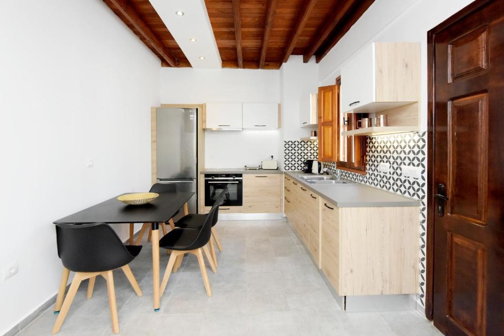 Pera houses 2-bedroom in the center of Lindos photo 3
