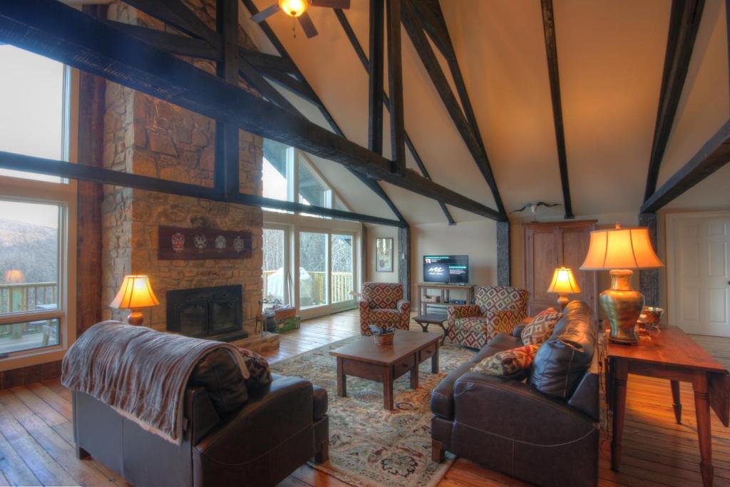 Majestic Mountain Haus image