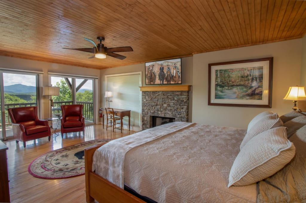 Misty Ridge Retreat image