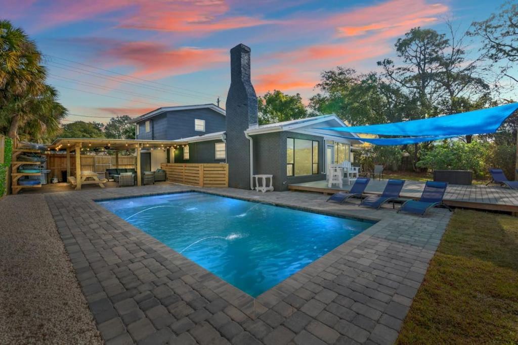 Poseidon's Palace - Private Pool Oasis on a Waterfront Paradise, Kayaks & Paddleboards!