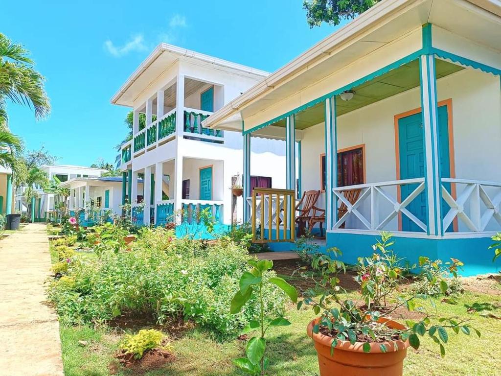 Los Delfines Hotel & Dive Center photo 4