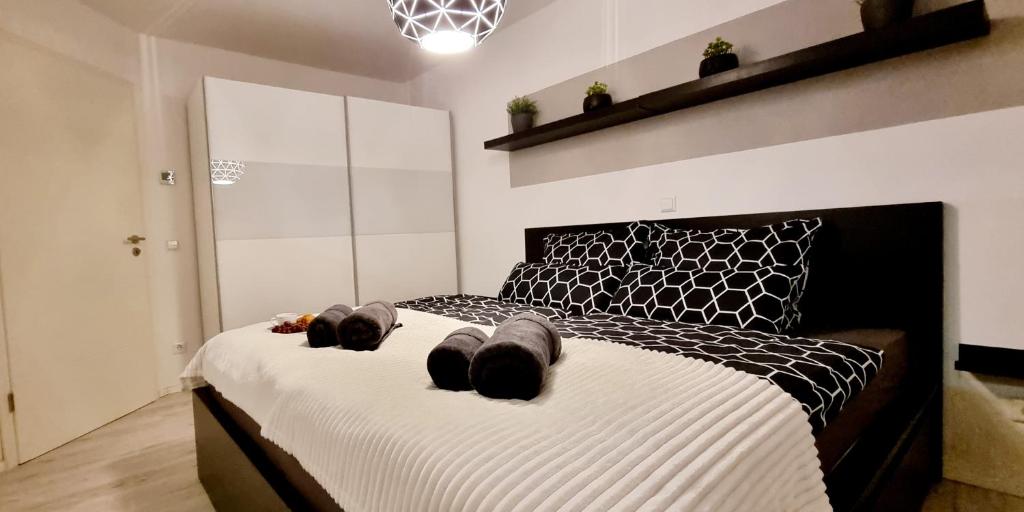 New Modern SelfCheckin PublicFreeParking HighSpeed Wifi KingSizeBed photo 4