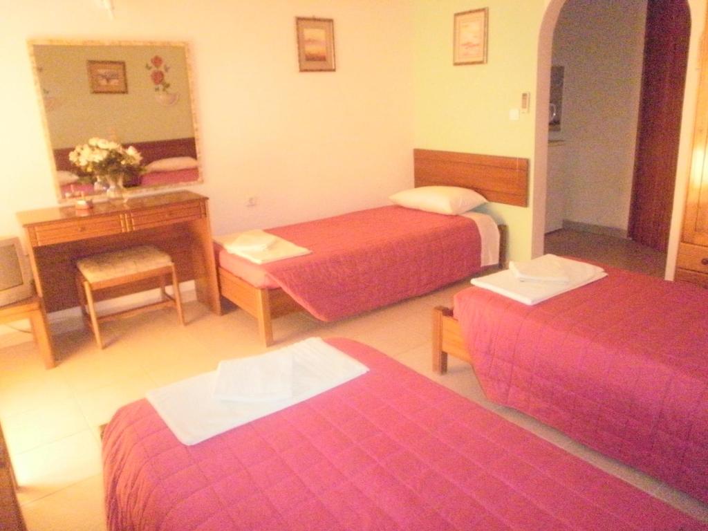 Студио (Номер-студио (для 3 взрослых)), Tassos Apartments with garden