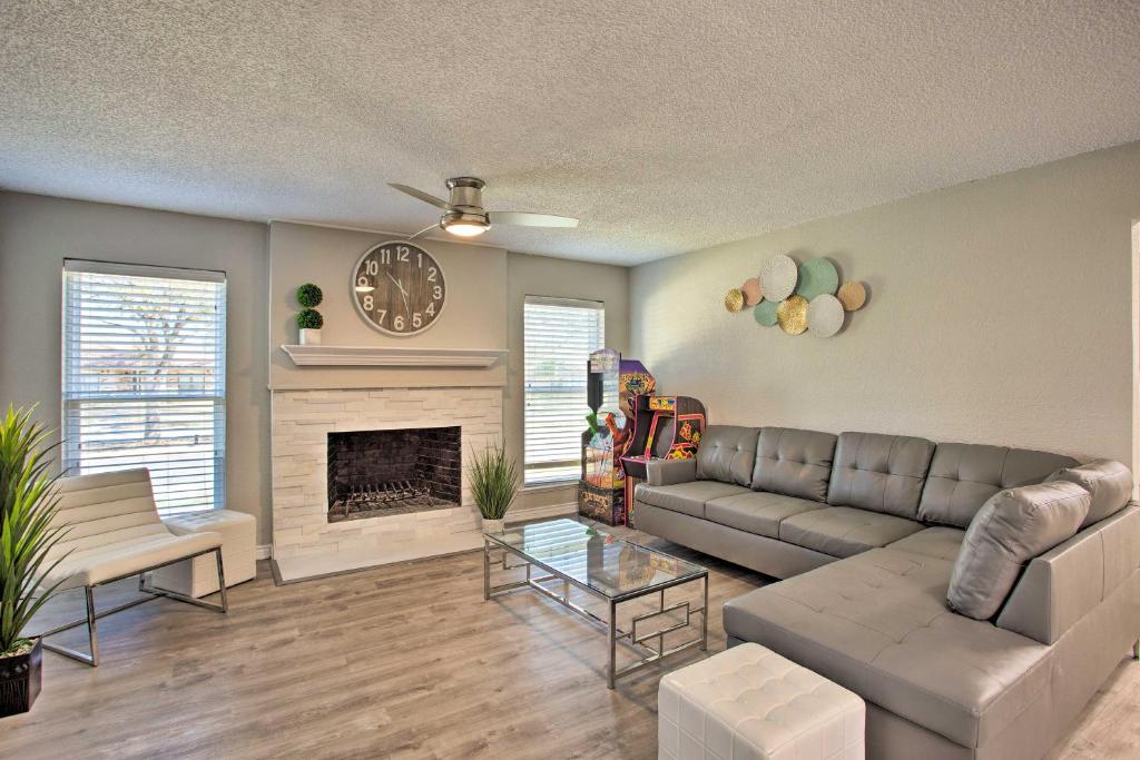 Bright, Airy Home with Pool and Grill! photo 3