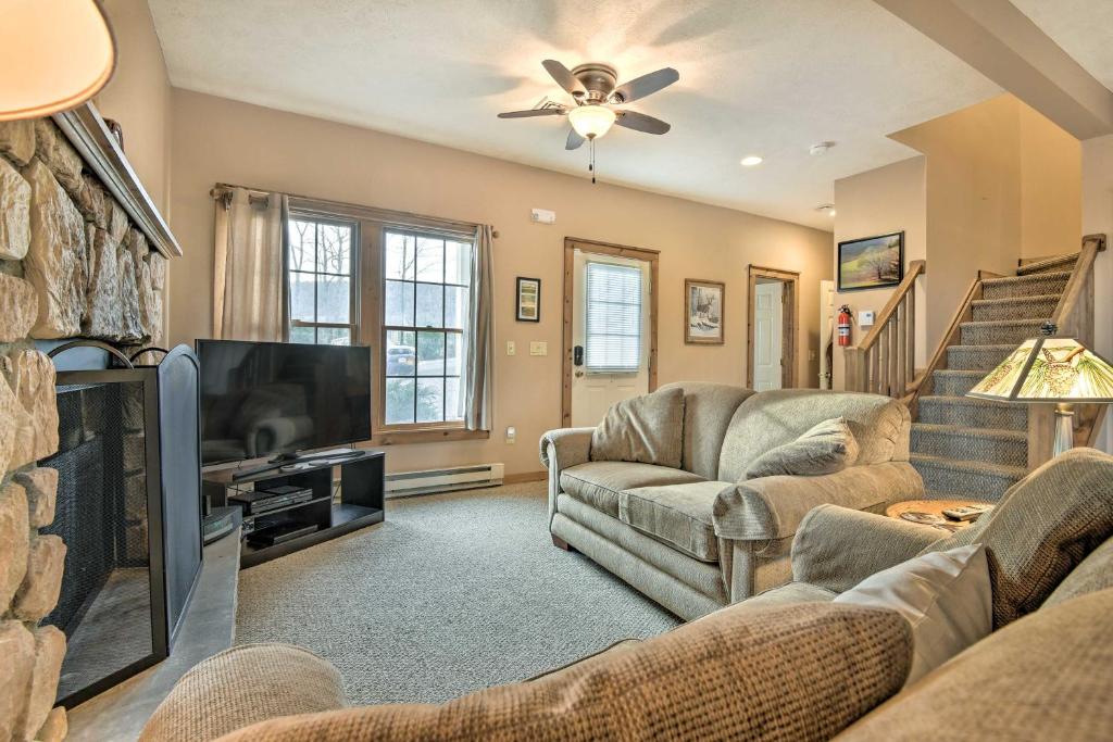 Tannersville Cozy Home with Deck, 1 Mi to Camelback! photo 1