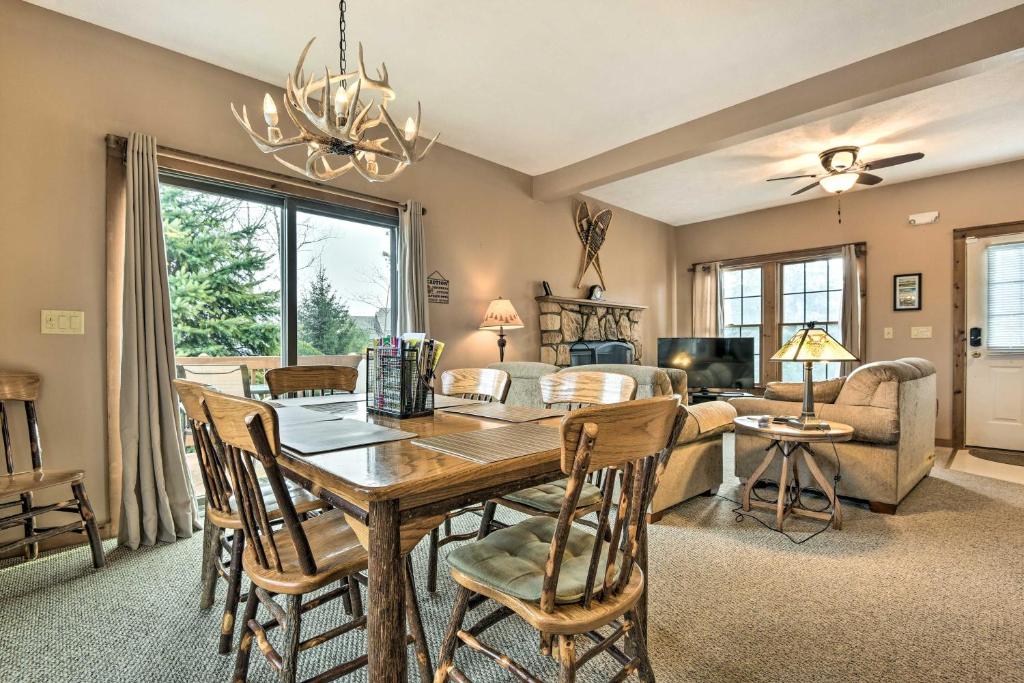 Tannersville Cozy Home with Deck, 1 Mi to Camelback! photo 2