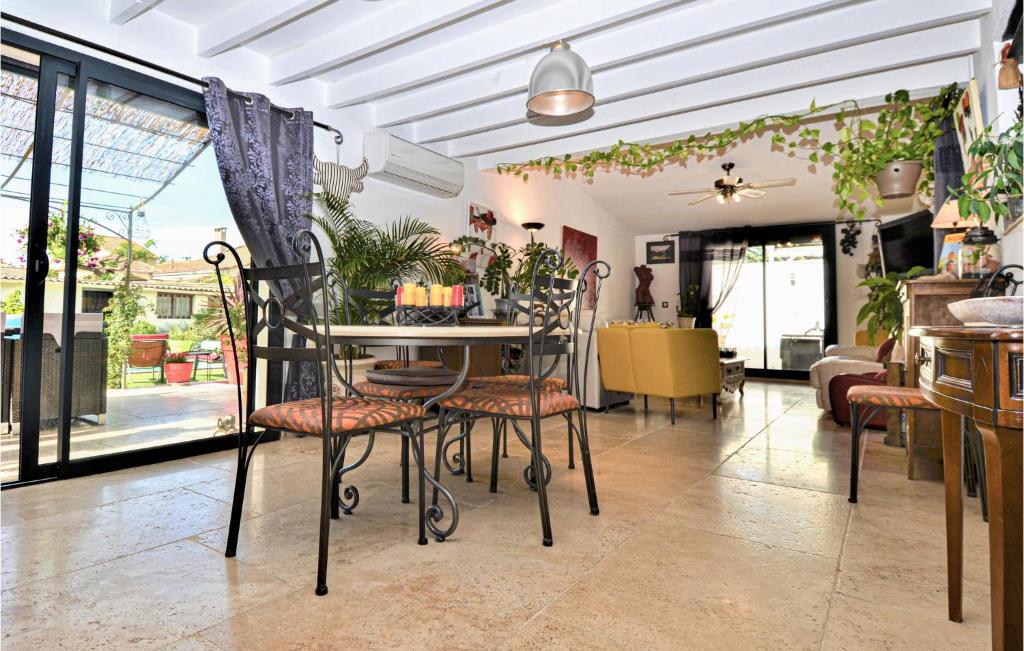 Beautiful Home In Le Pontet With 3 Bedrooms, Outdoor Swimming Pool And Swimming Pool photo 4