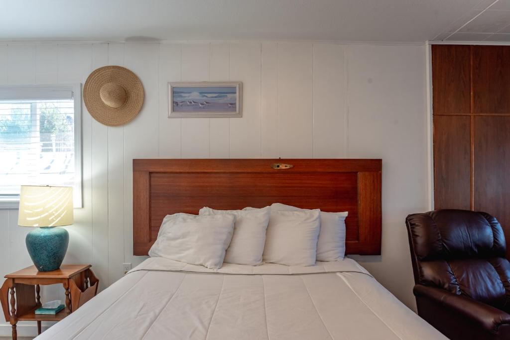 Terimore Bayfront Inn - Tap to explore photos