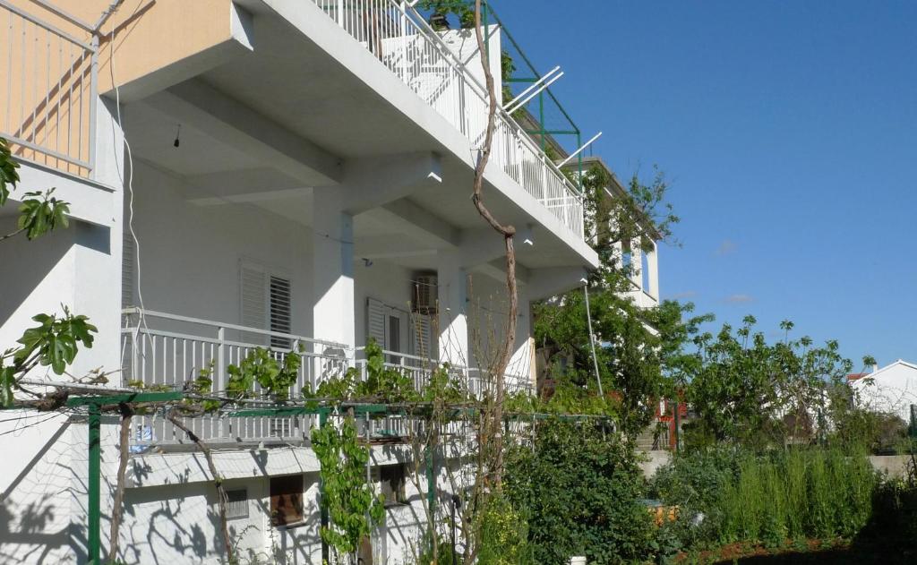 Apartments with a parking space Grebastica, Sibenik - 13978 photo 1