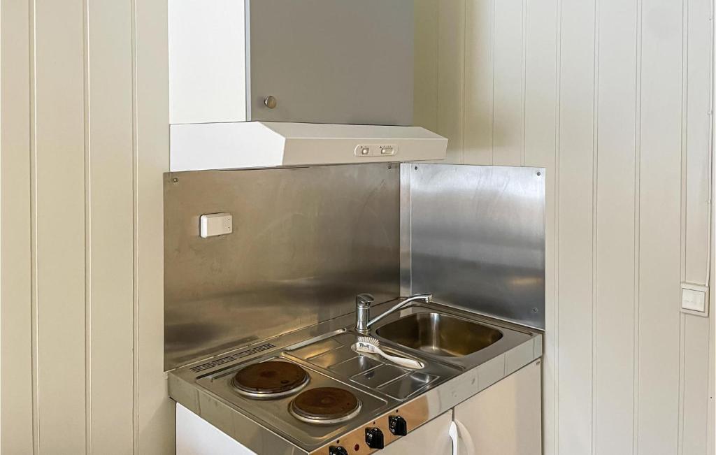 Stunning Apartment In Mesnali With Internet photo 3