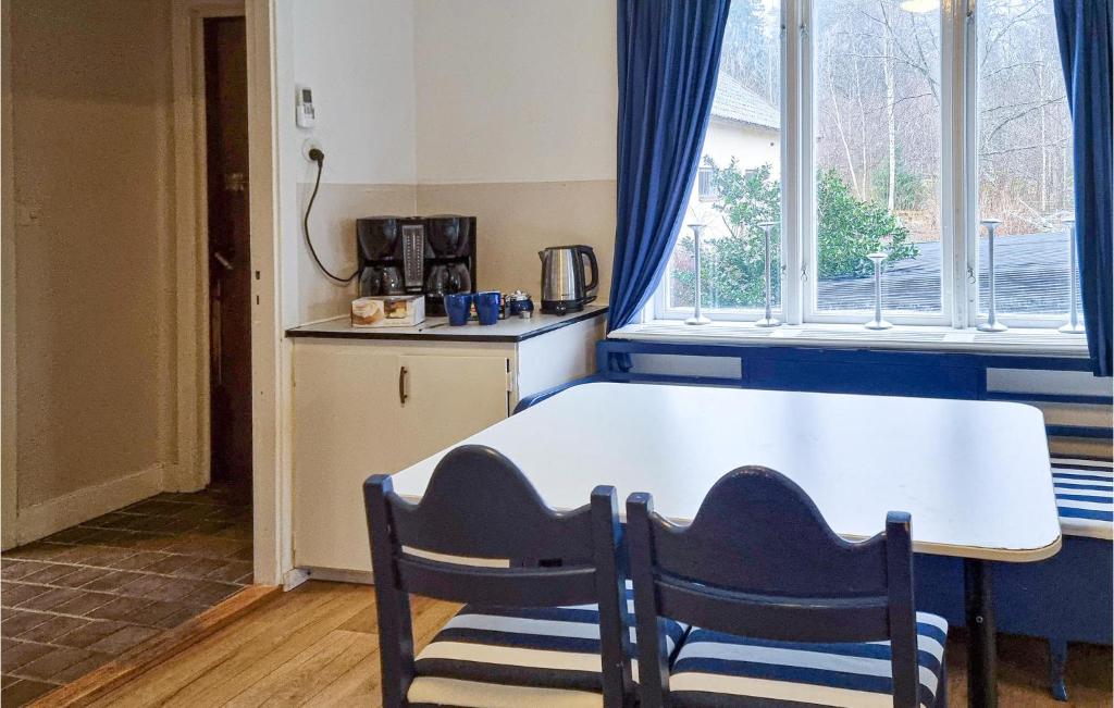 Beautiful Apartment In Undens With 2 Bedrooms photo 4