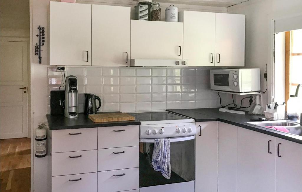 Amazing Home In Trngsviken With 2 Bedrooms And Wifi photo 2