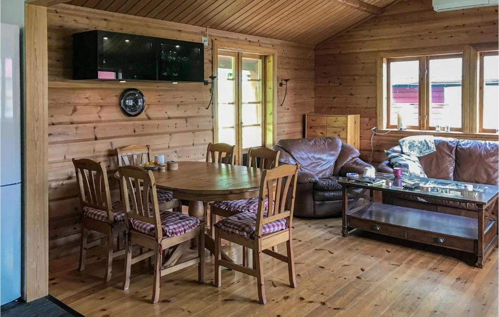 Amazing Home In Trngsviken With 2 Bedrooms And Wifi photo 4