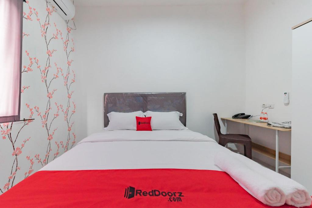 RedDoorz Syariah Plus near Tugu Bubur Ayam Cianjur photo 3