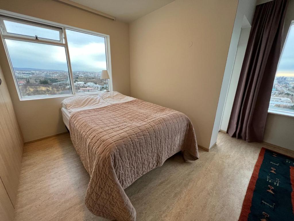 Panoramic Studio Apartment with stunning view - Free Parking photo 3