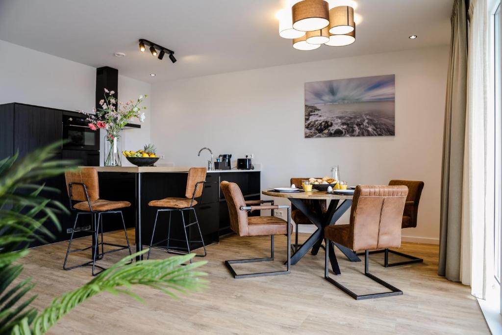 Luxe 4 persoons appartement in Residence Marina Kamperland 2c photo 1