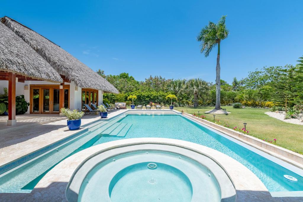 Private Villa with Incredible Pool, maid, jacuzzi - Cap Cana Resort photo 2