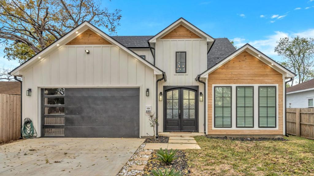 Luxury (Less than mile from AT&T Stadium/GlobeLife) GameRoom/Basketball Hoop photo 1