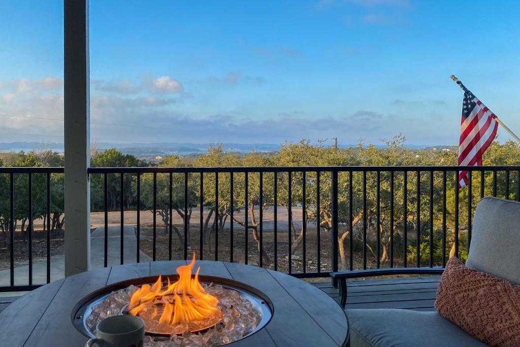 Luxe Canyon Lake Home with Gorgeous Lake Views! photo 1