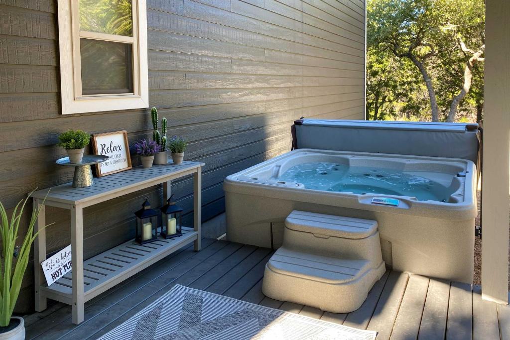 Luxe Canyon Lake Home with Gorgeous Lake Views! photo 2