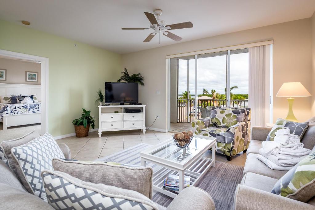 Casa Marina 623-6, 2 Bedroom, Sleeps 6, WiFi, Elevator, Canal Front, Pool photo 3