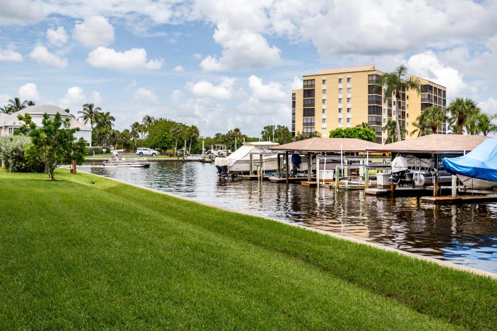 Casa Marina 623-6, 2 Bedroom, Sleeps 6, WiFi, Elevator, Canal Front, Pool photo 4