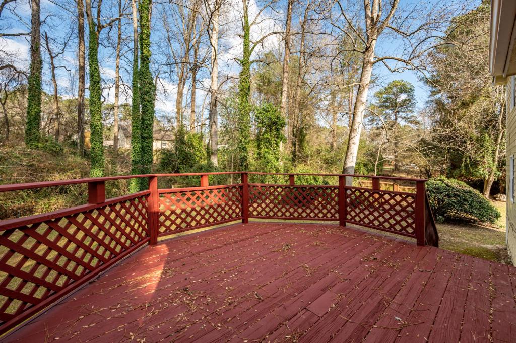 Rustic 4BR Home In Huge Open Air Space & BKYD Deck photo 2
