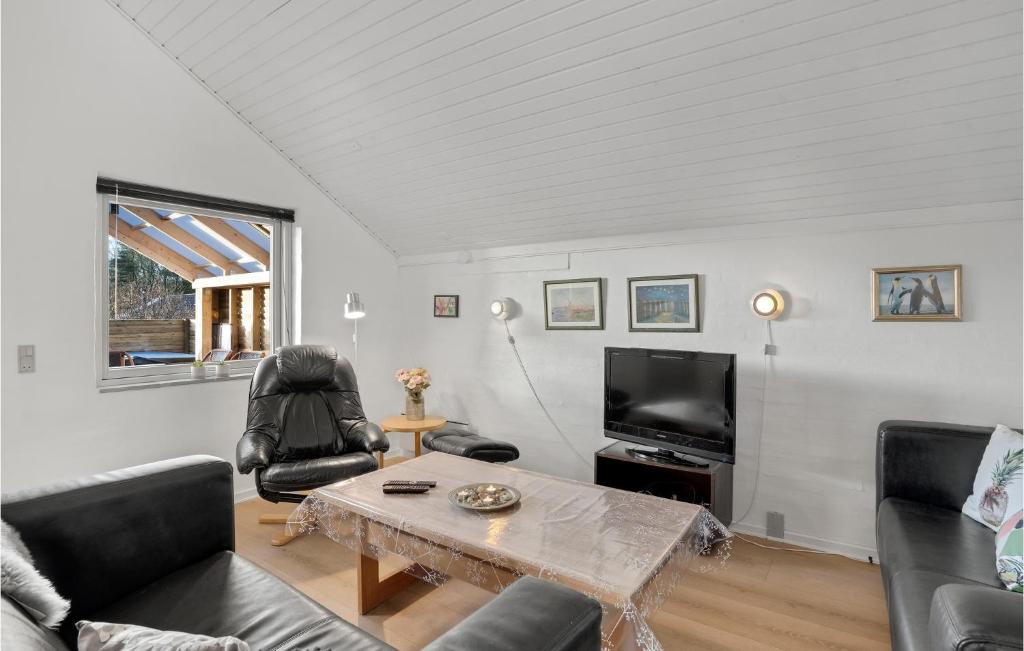 Amazing Home In Oksbl With 3 Bedrooms, Wifi And Jacuzzi photo 3