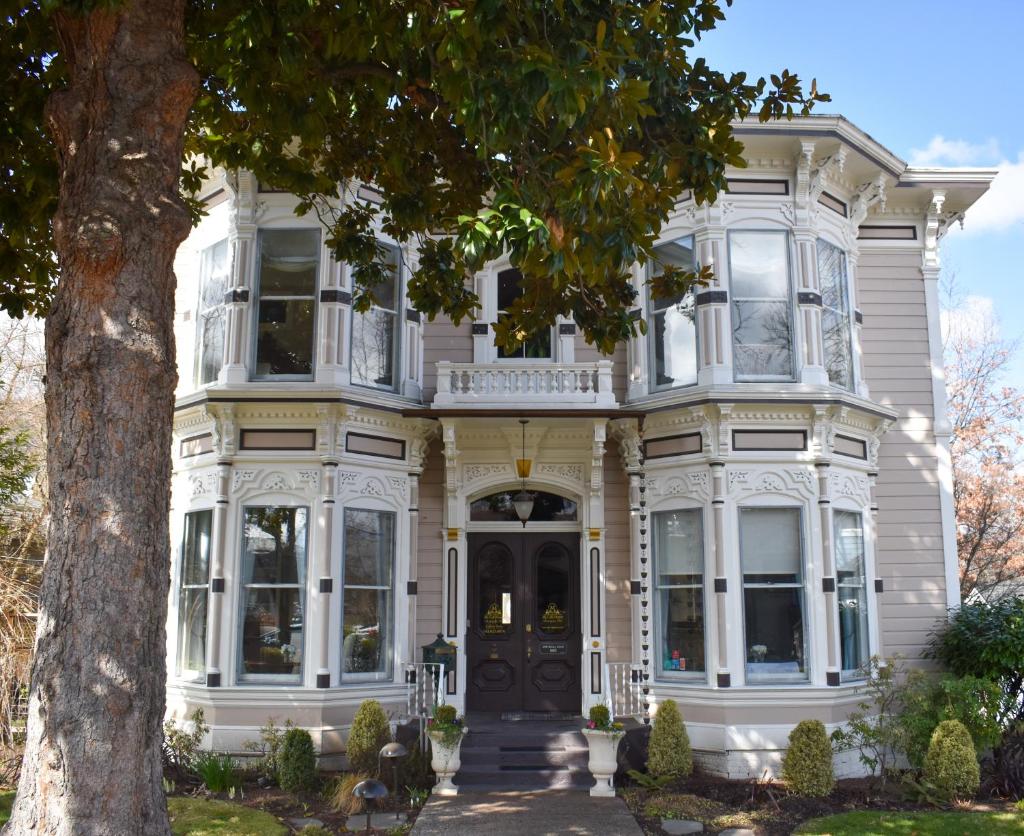 McCall House Boutique Inn image