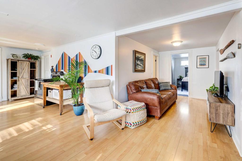 Cape Cod Vacation Home Rental - Walk to Beach photo 3
