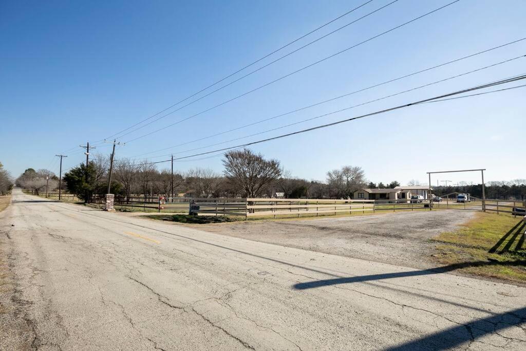 Texas Ranch House with 5 Bedroom and Fish Pond photo 4