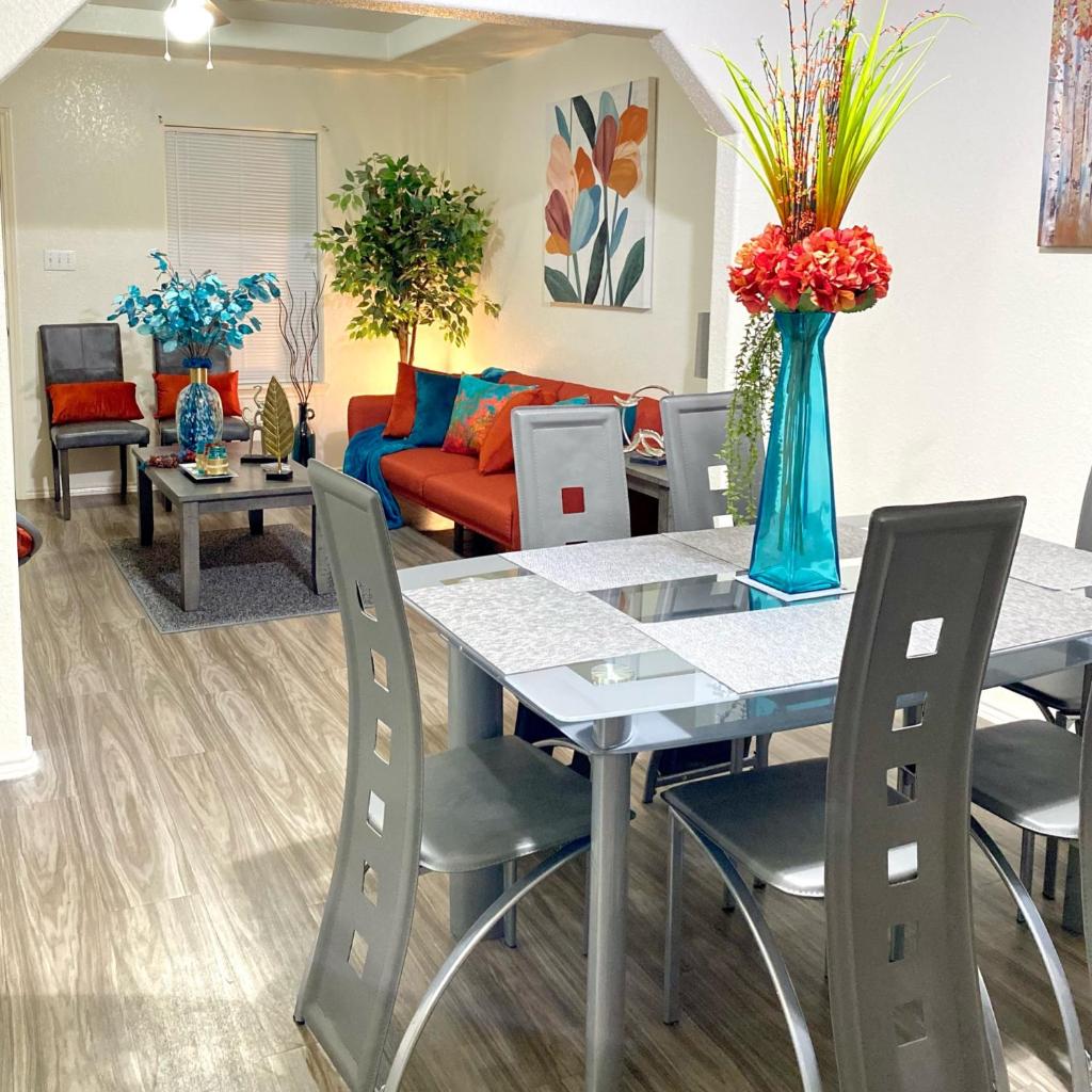 NEW! 5 min from Convention Center, La Plaza Mall, Airport! photo 4