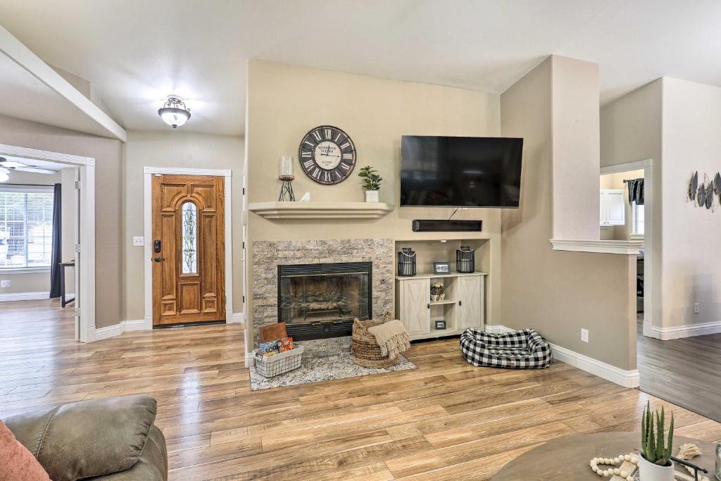 Charming Redding Home with Furnished Patio! photo 1