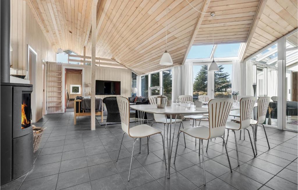 Amazing Home In Fjerritslev With 4 Bedrooms, Wifi And Indoor Swimming Pool photo 4