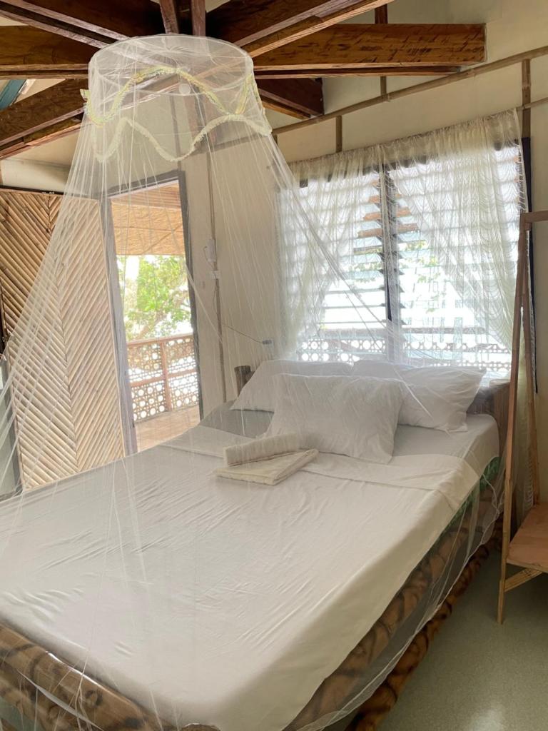 Borbon's Treehouse By the Sea photo 2
