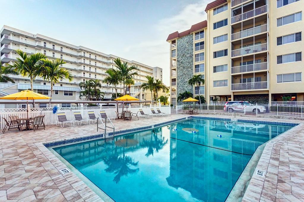 Sand Caper 202, Sleeps 4, Gulf Front, 2 Bedrooms, Elevator, Heated Pool photo 1