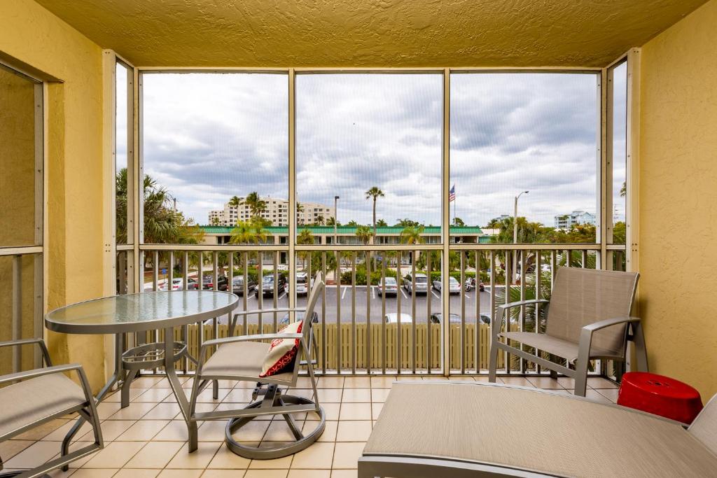 Sand Caper 202, Sleeps 4, Gulf Front, 2 Bedrooms, Elevator, Heated Pool photo 2