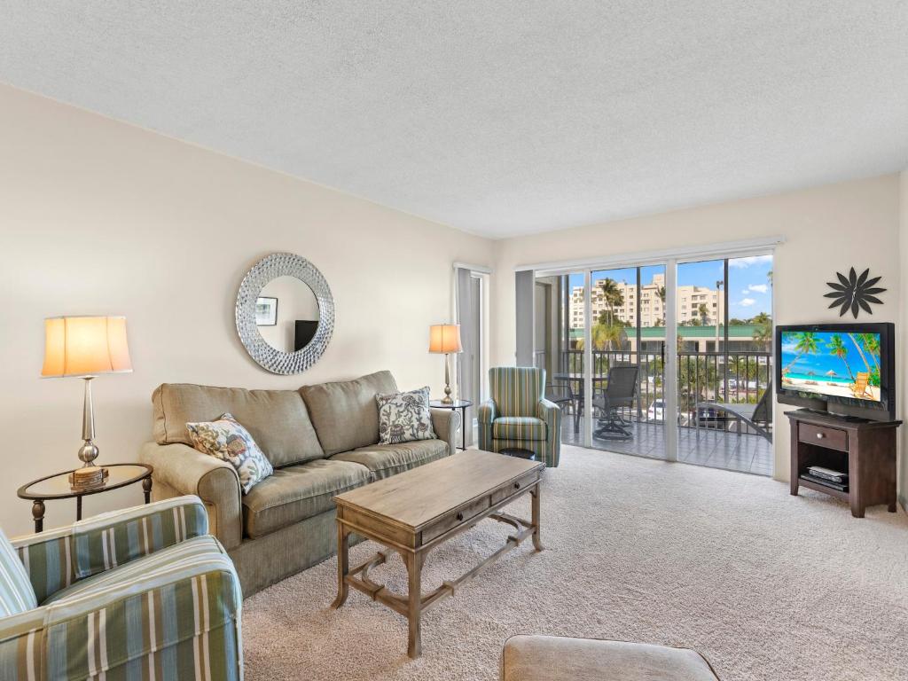 Sand Caper 202, Sleeps 4, Gulf Front, 2 Bedrooms, Elevator, Heated Pool photo 3