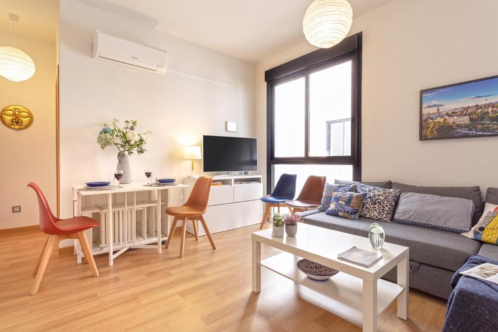 -MalagaSunApts-Romantic Private Terrace&Shared Pool - Tap to explore photos