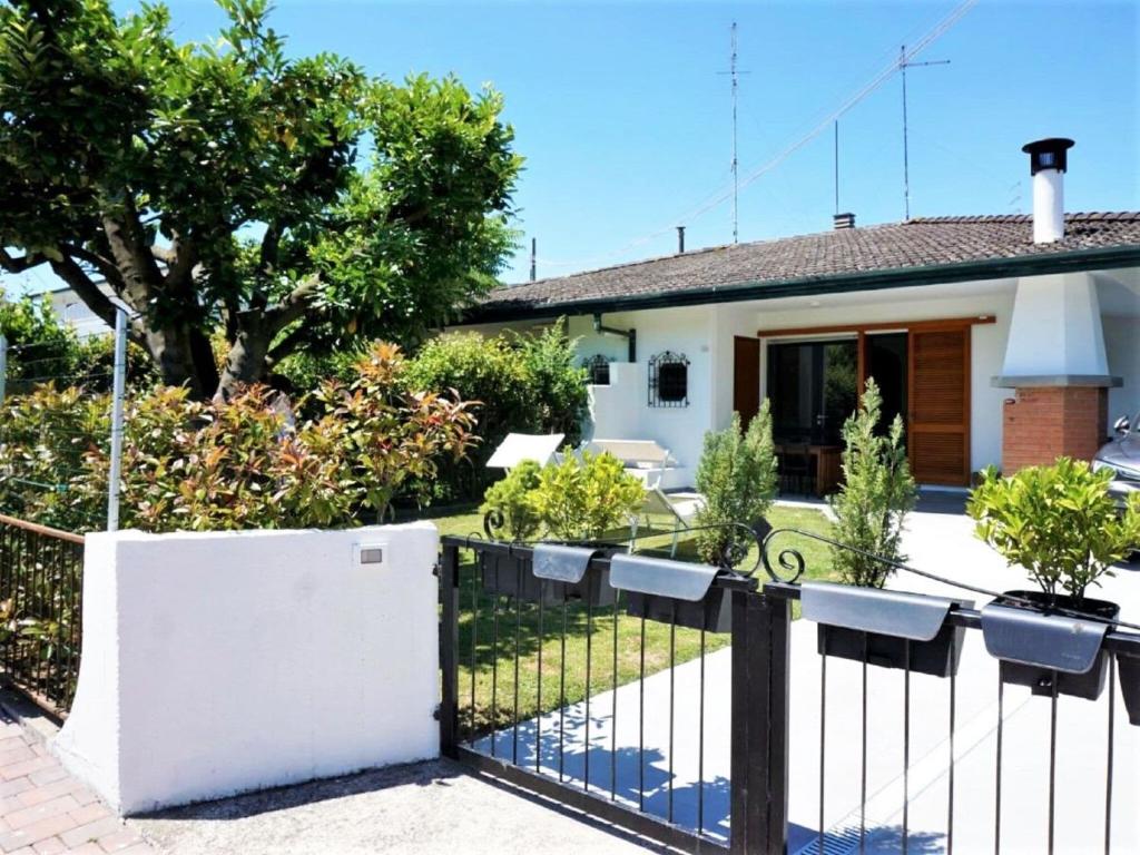 Inviting villa in Porto Santa Margherita with private garden