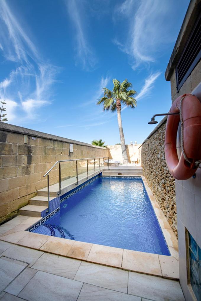 Ta' Rozi 5 Bedroom Farmhouse with Private Pool photo 3