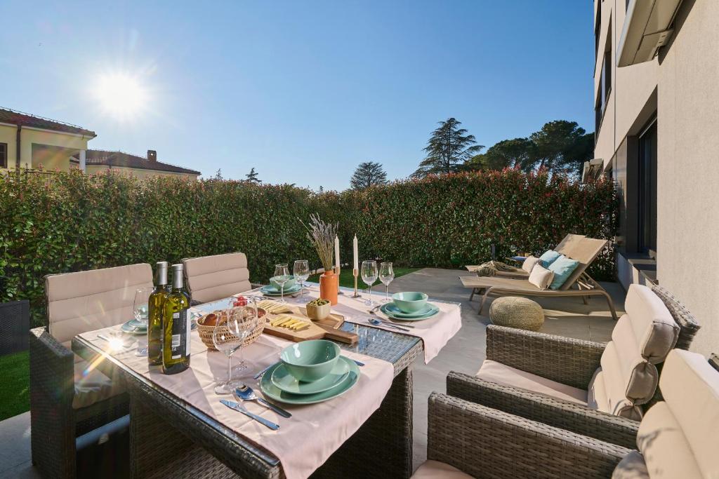 Spada brand new apartment with garden 3 min from beach!