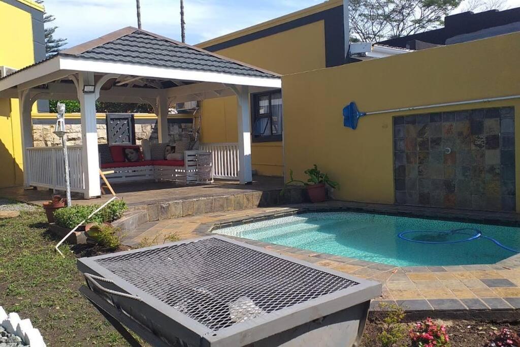 Winter Hill Home - Familia photo 1