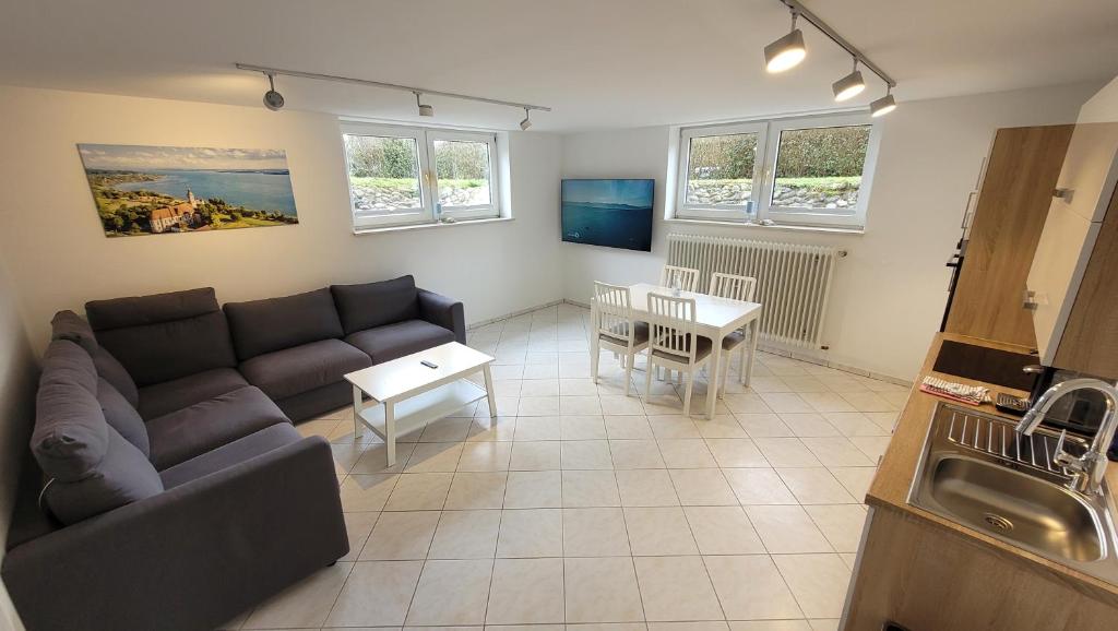 Komfortable & moderne Ferienwohnung in Markdorf - Familie Hildebrand photo 1
