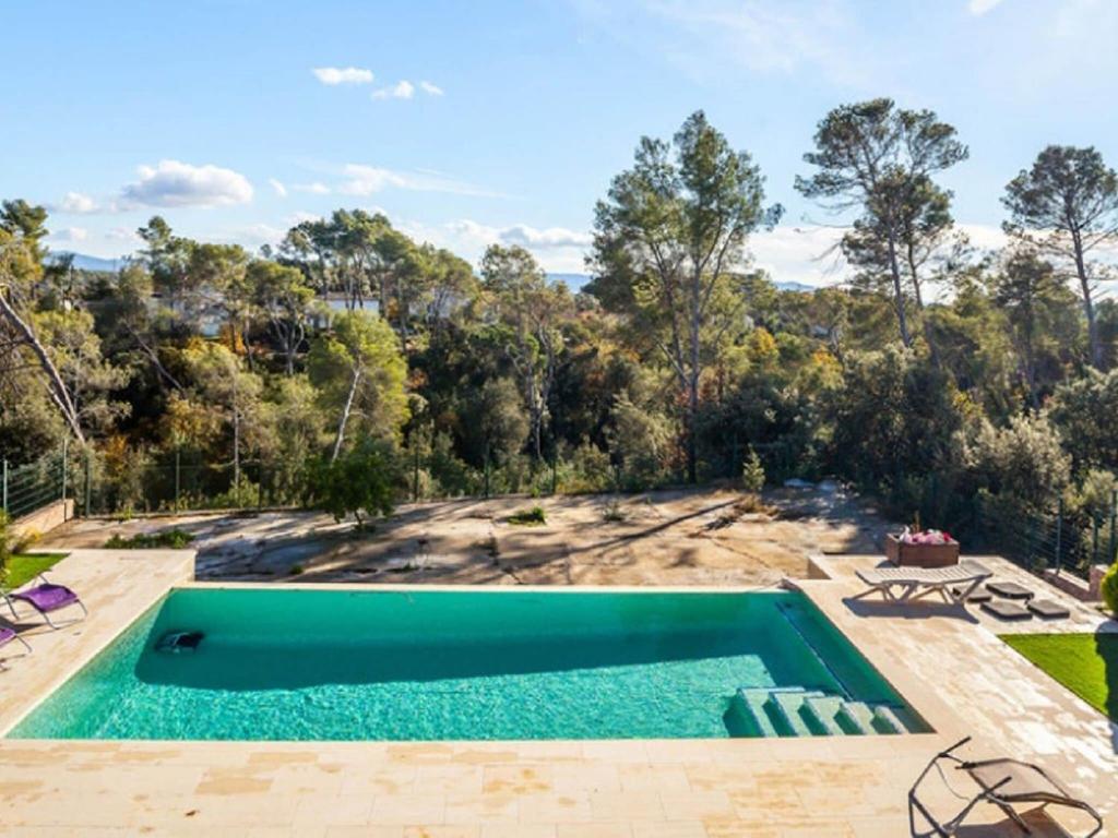 beautiful holiday home in Castellar del Riu with garden photo 1