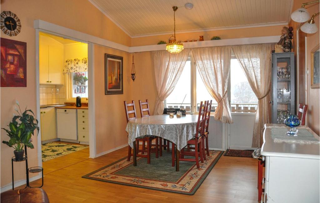 Stunning Apartment In Billingsfors With 3 Bedrooms photo 4